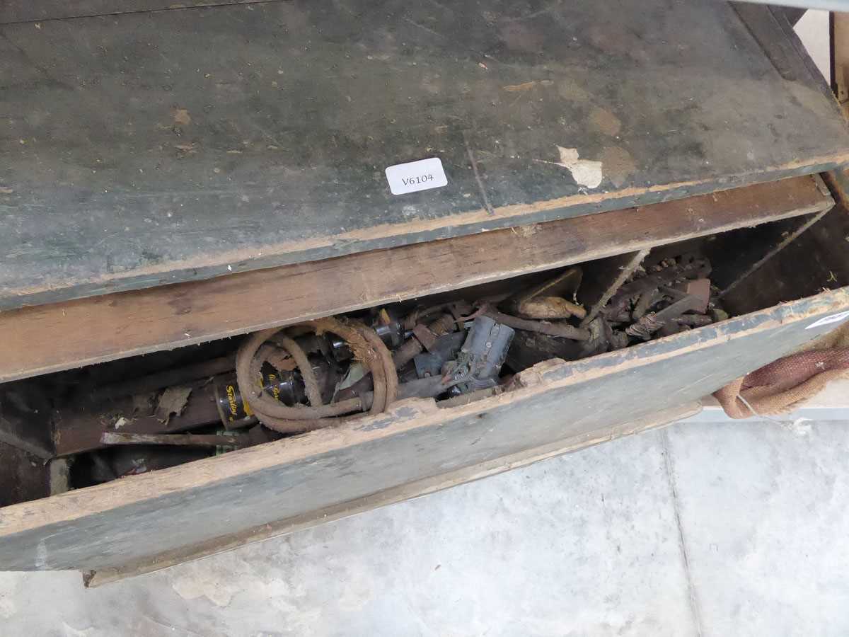 Wooden carpenters toolchest containing a quantity of mixed tooling - Image 2 of 2