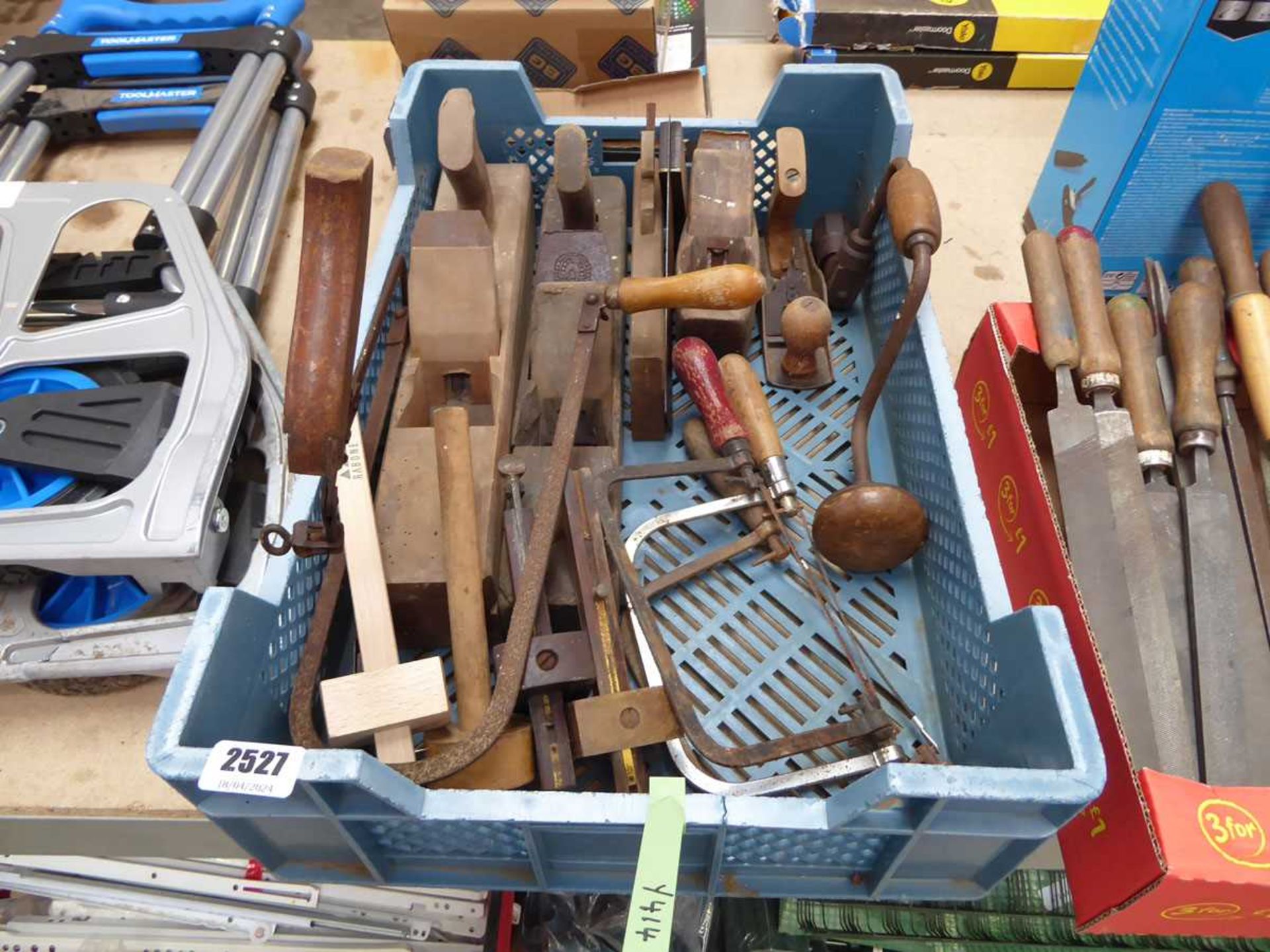 Crate of mainly vintage carpentry hand tools, to include wooden planes, saws etc.