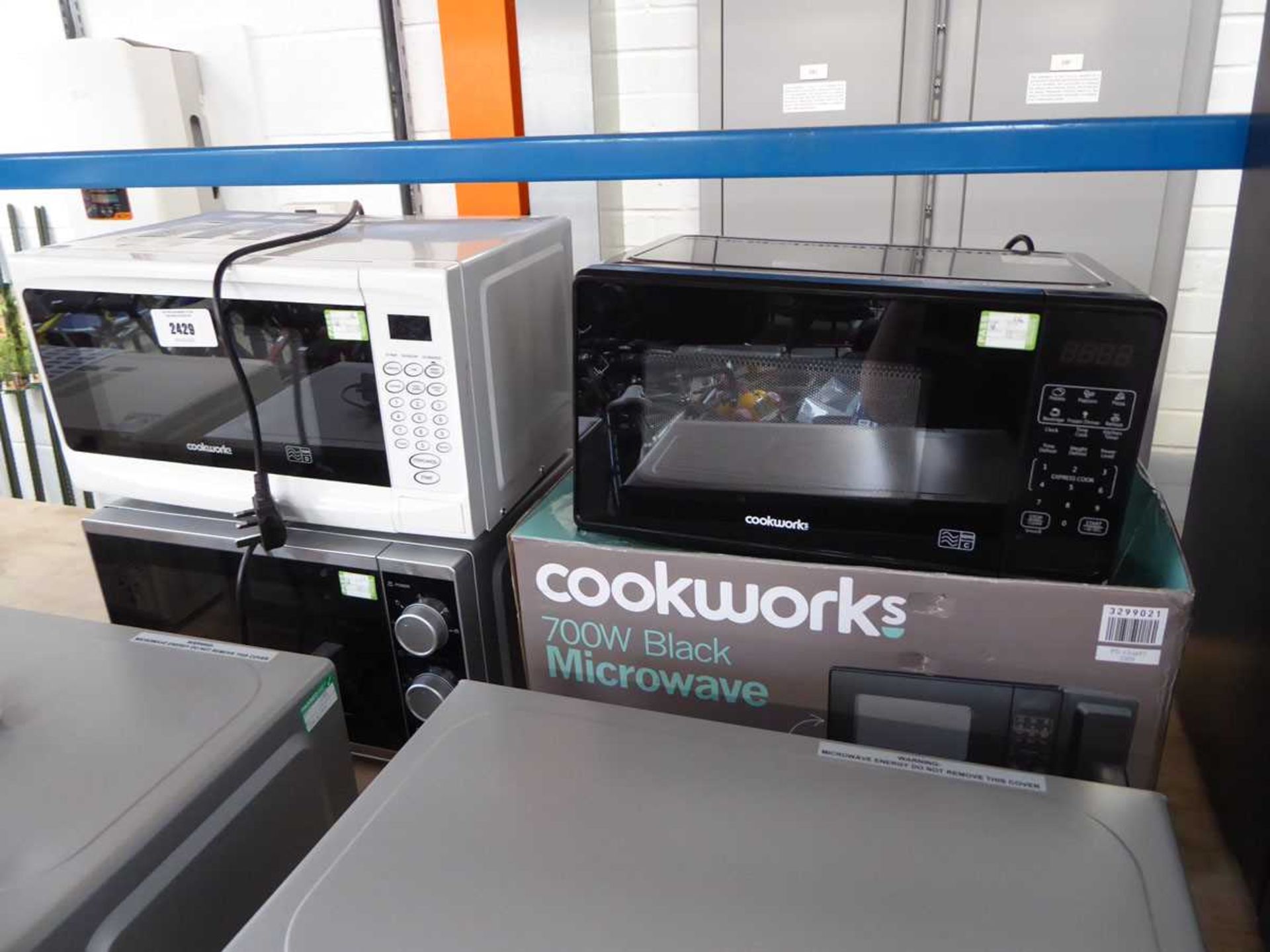 +VAT Selection of microwaves to include Cookworks digital microwaves and Morphy Richards