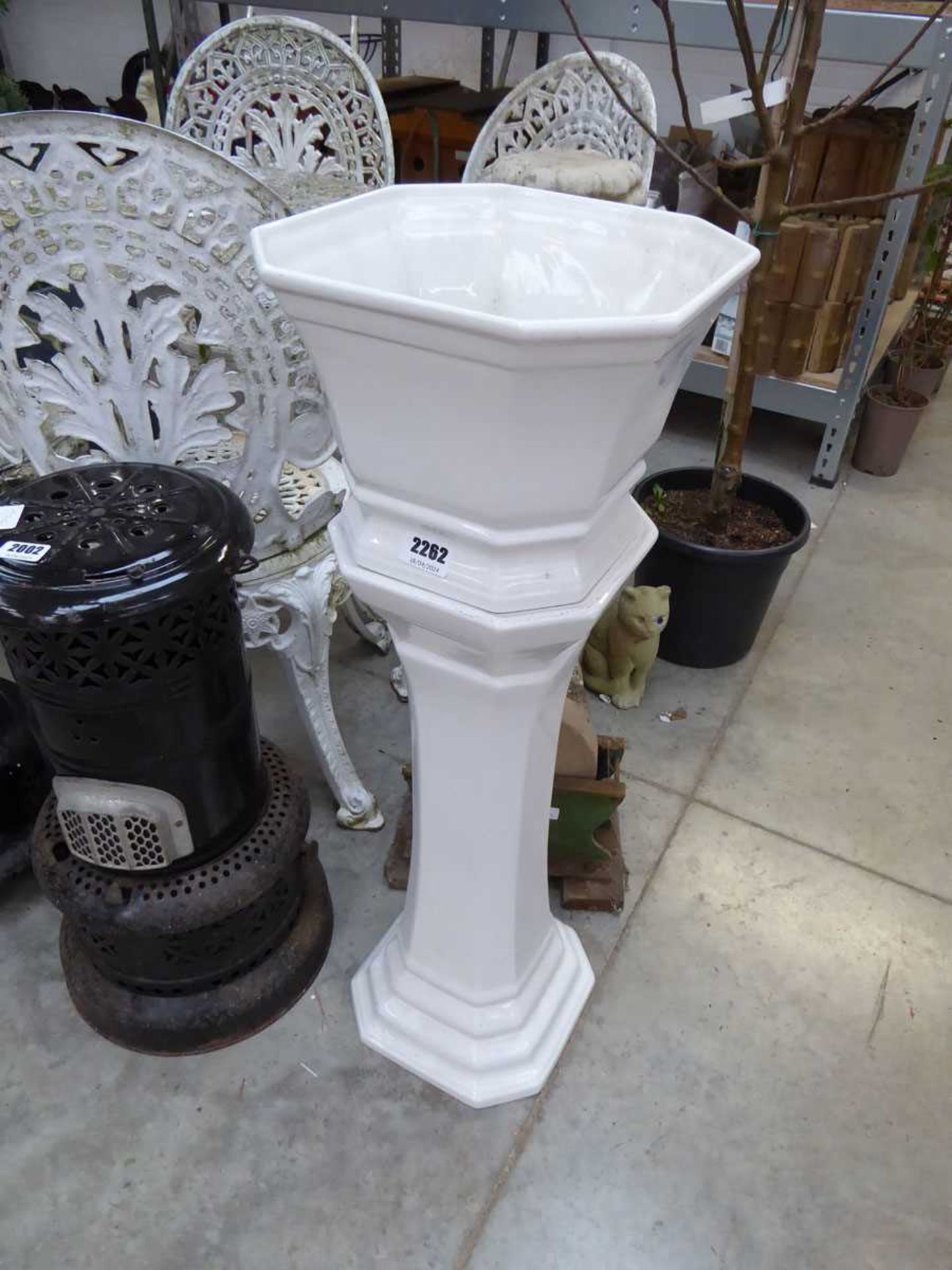 White ceramic jardinière