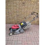 Honda HRB425 self propelling petrol lawn mower