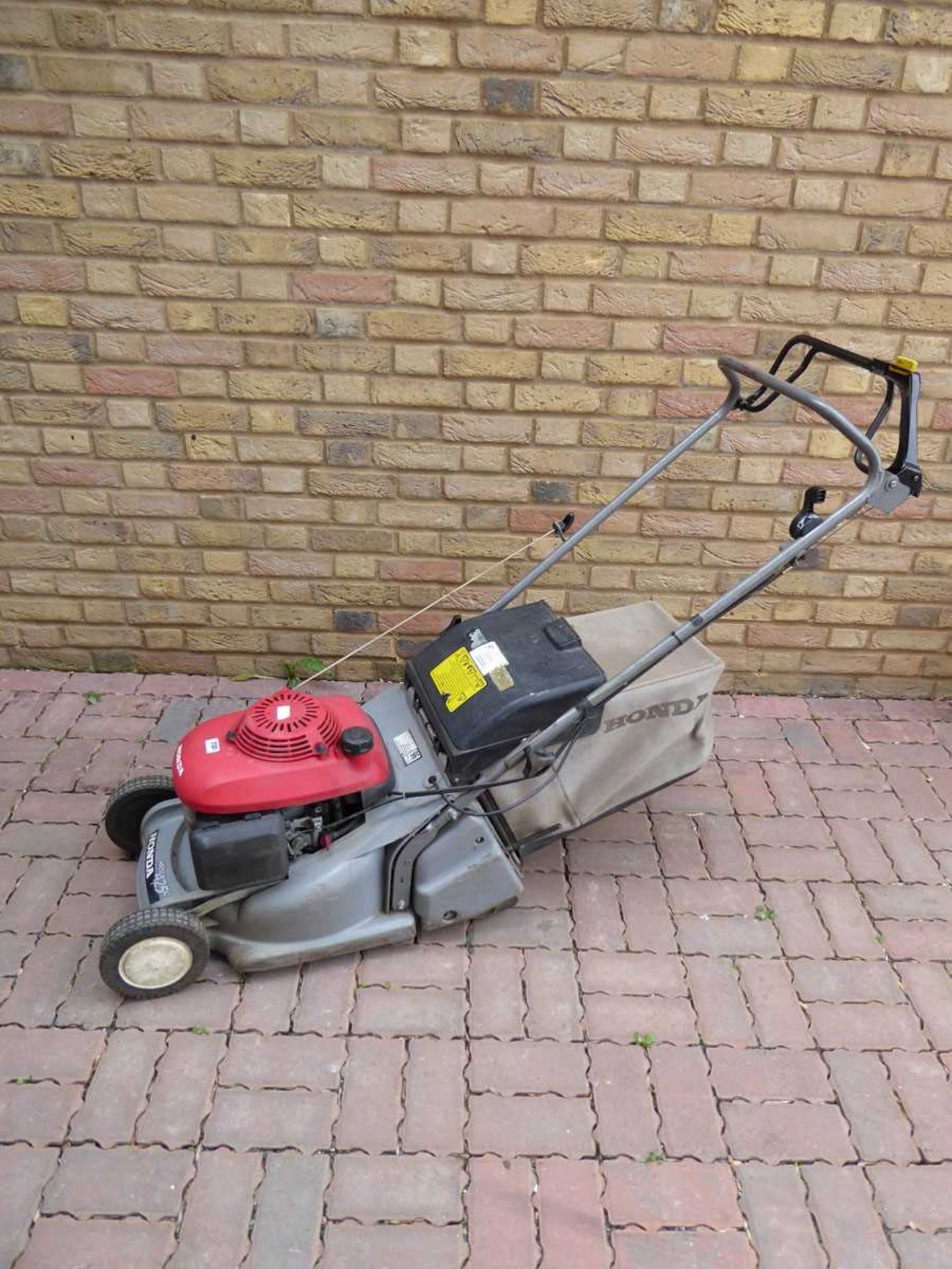 Honda HRB425 self propelling petrol lawn mower