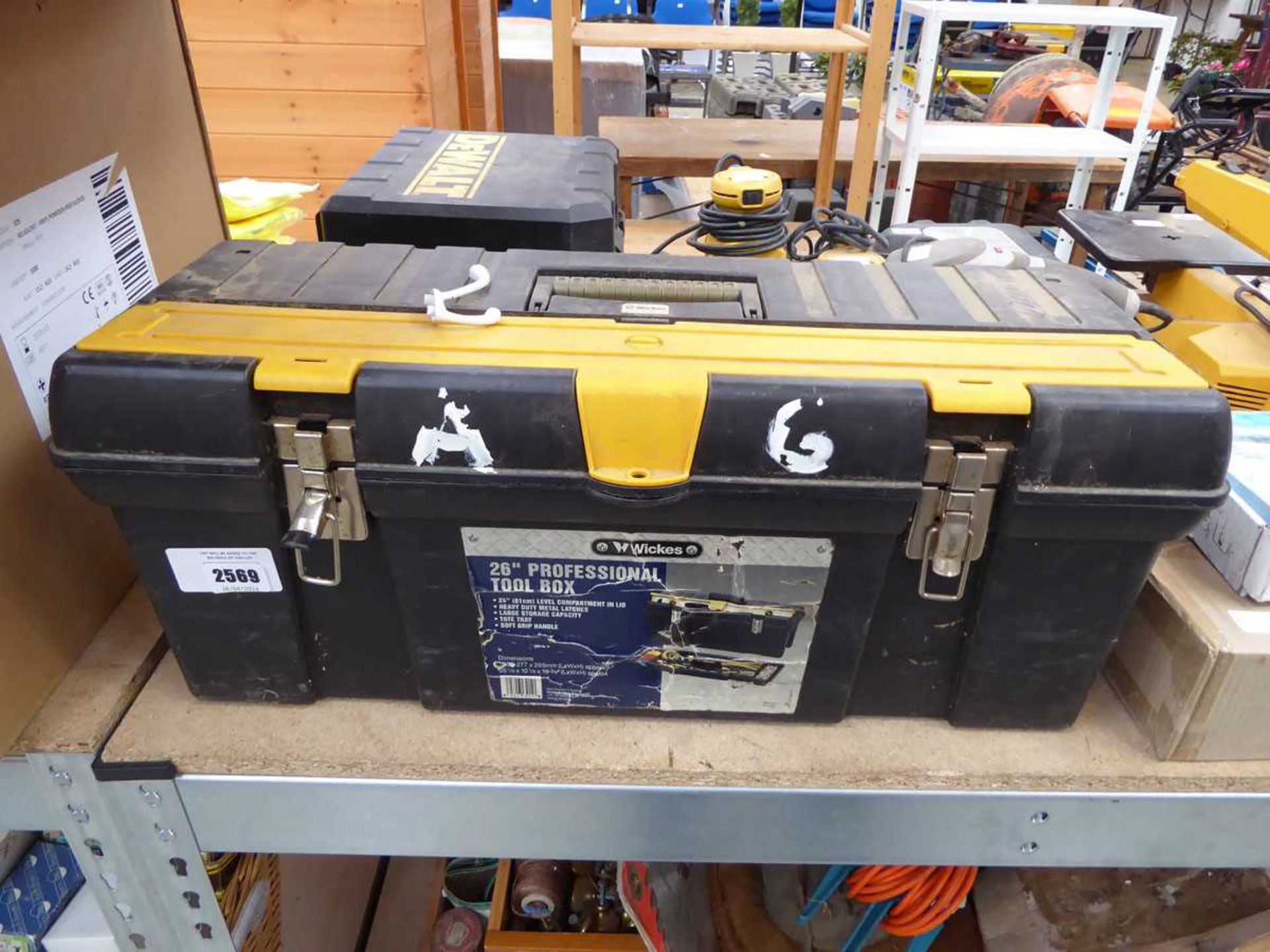 +VAT Wickes 26" Professional toolbox with box of heat glue sticks