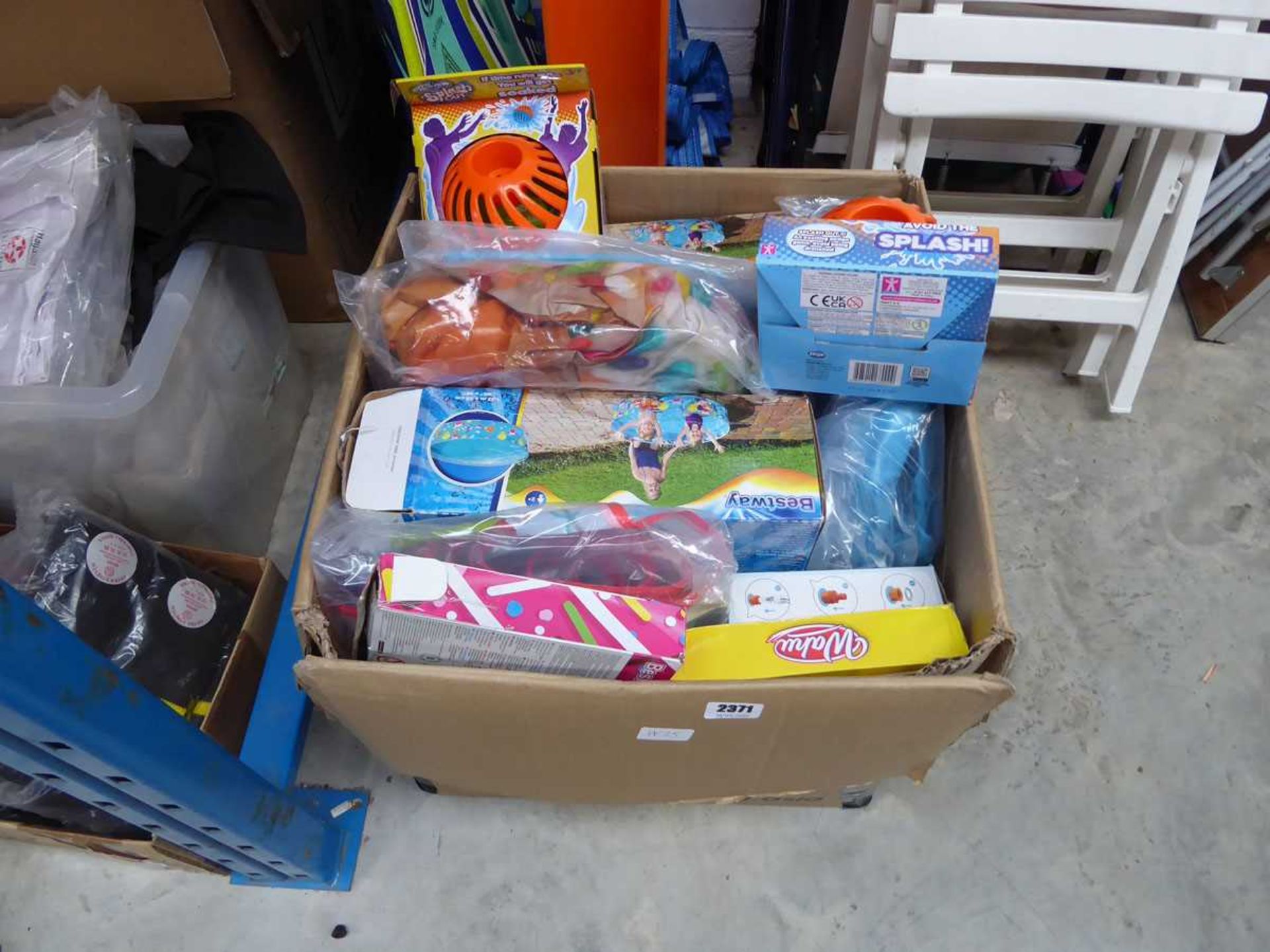 Box containing a large qty of mainly outdoor childrens water paddling pools and associated items