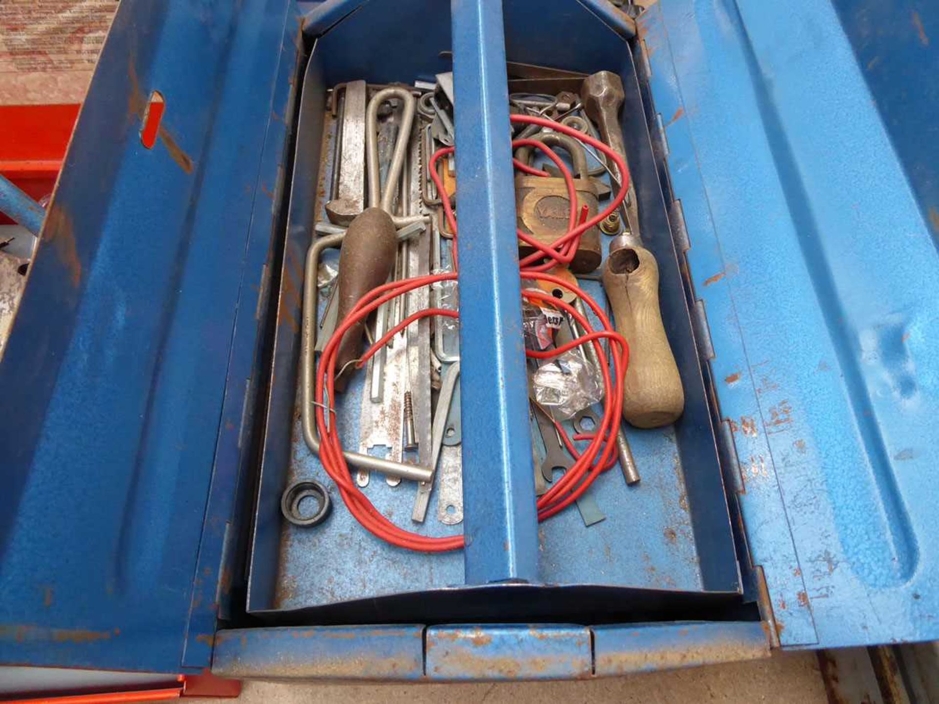 Blue metal expanding tool box containing mixed tooling, together with a Nail Master2 electric nail - Image 2 of 3