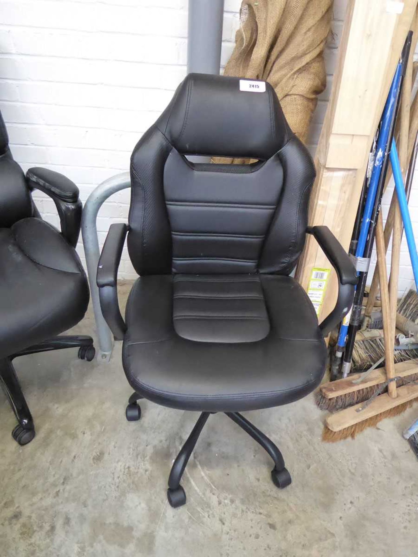 +VAT Twin armed gaming chair with 5 star base support, unboxed