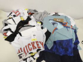 Mixed bag of children clothing to include T-shirts, shorts and trousers.