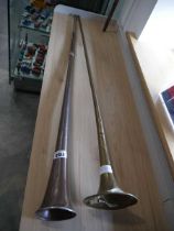 1 copper hunting horn and 1 brass hunting horn