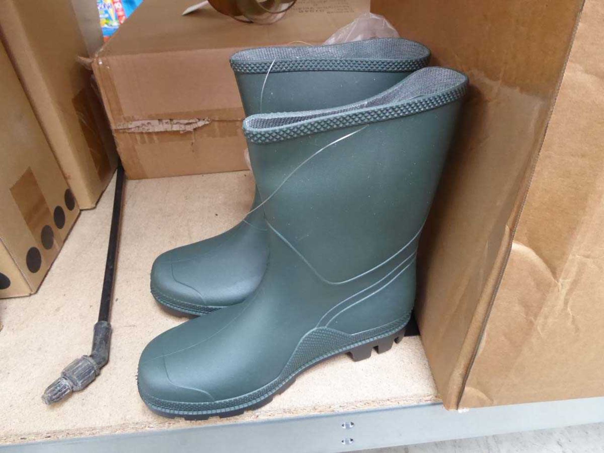 Box containing 5 pairs of Kent & Stowe green traditional half length wellington boots (size UK 4) - Image 2 of 2