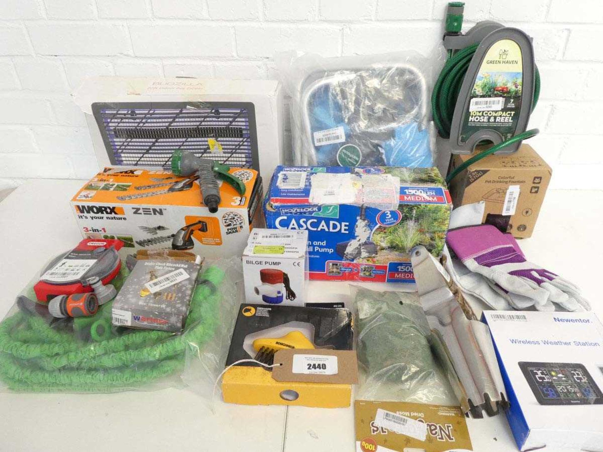 +VAT Quantity of mainly outdoor gardening related items to include 10m compact hose and reel,