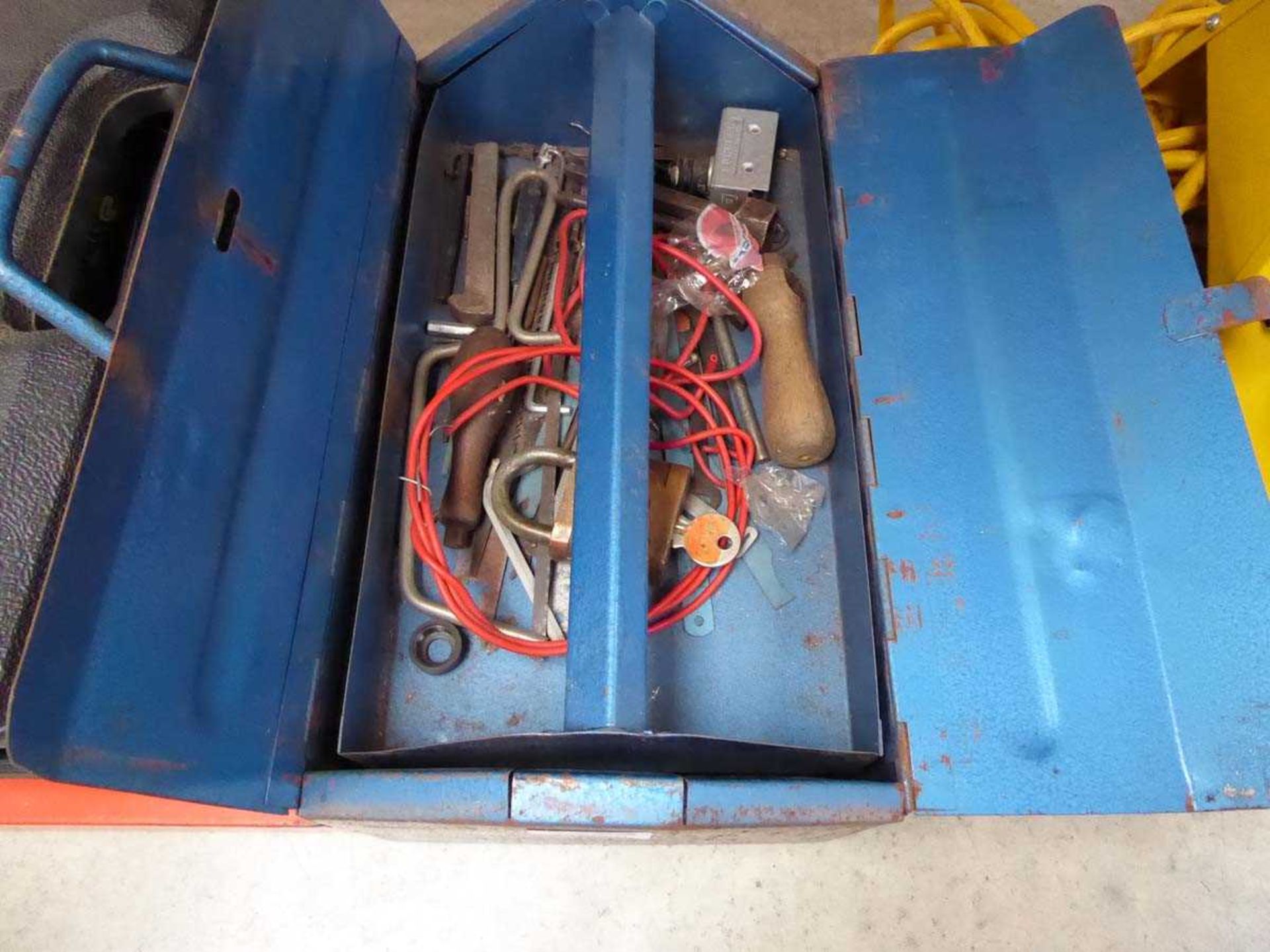 Blue metal expanding tool box containing mixed tooling, together with a Nail Master2 electric nail - Image 3 of 4