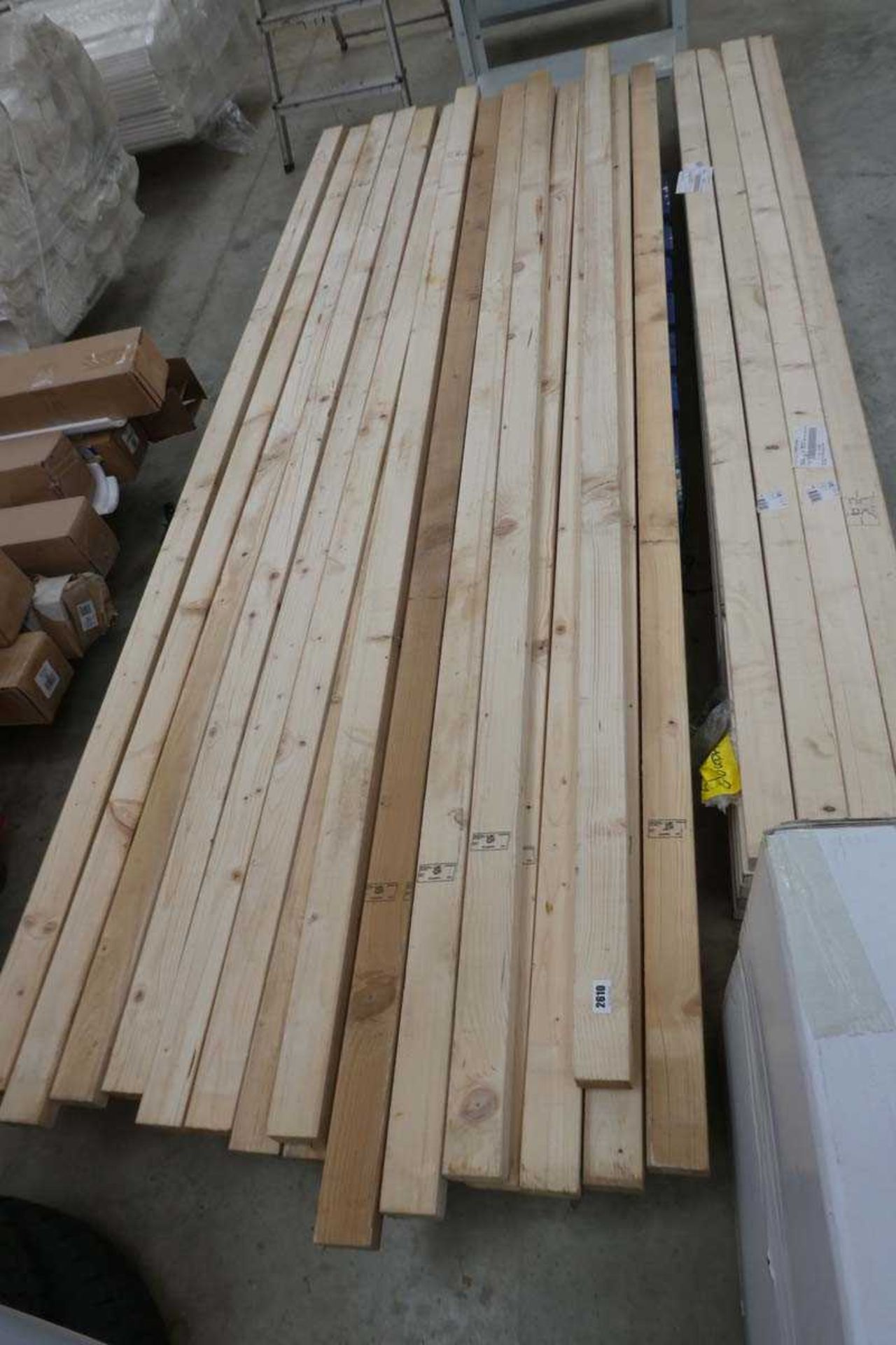 Pallet containing approximately 20 lengths of CLS timber (6.8 x 3.8 x 270cm)