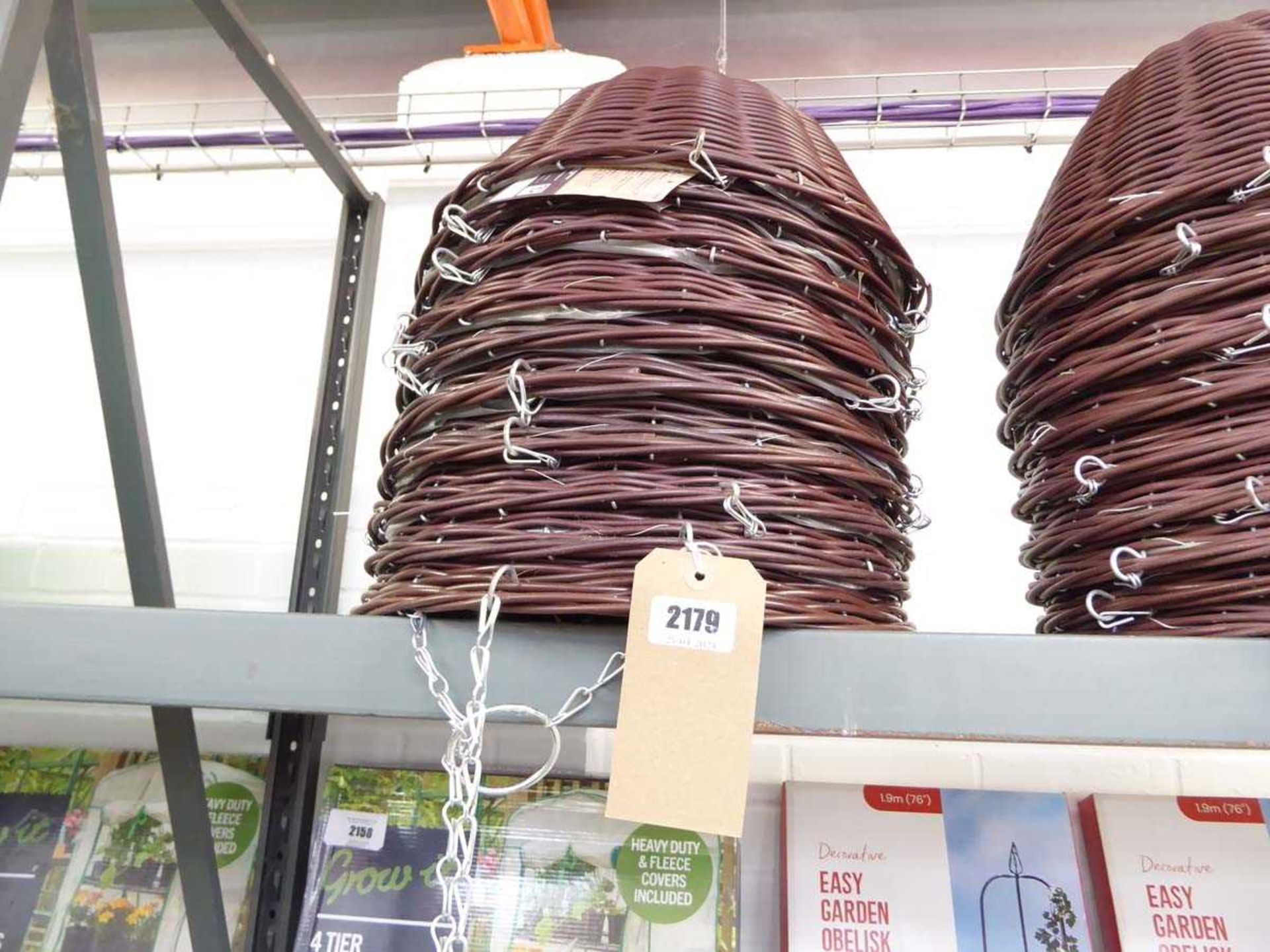 10 brown rattan effect hanging baskets, 35cm (14")