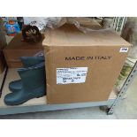 Box containing 5 pairs of Kent & Stowe green traditional half length wellington boots (size UK 4)