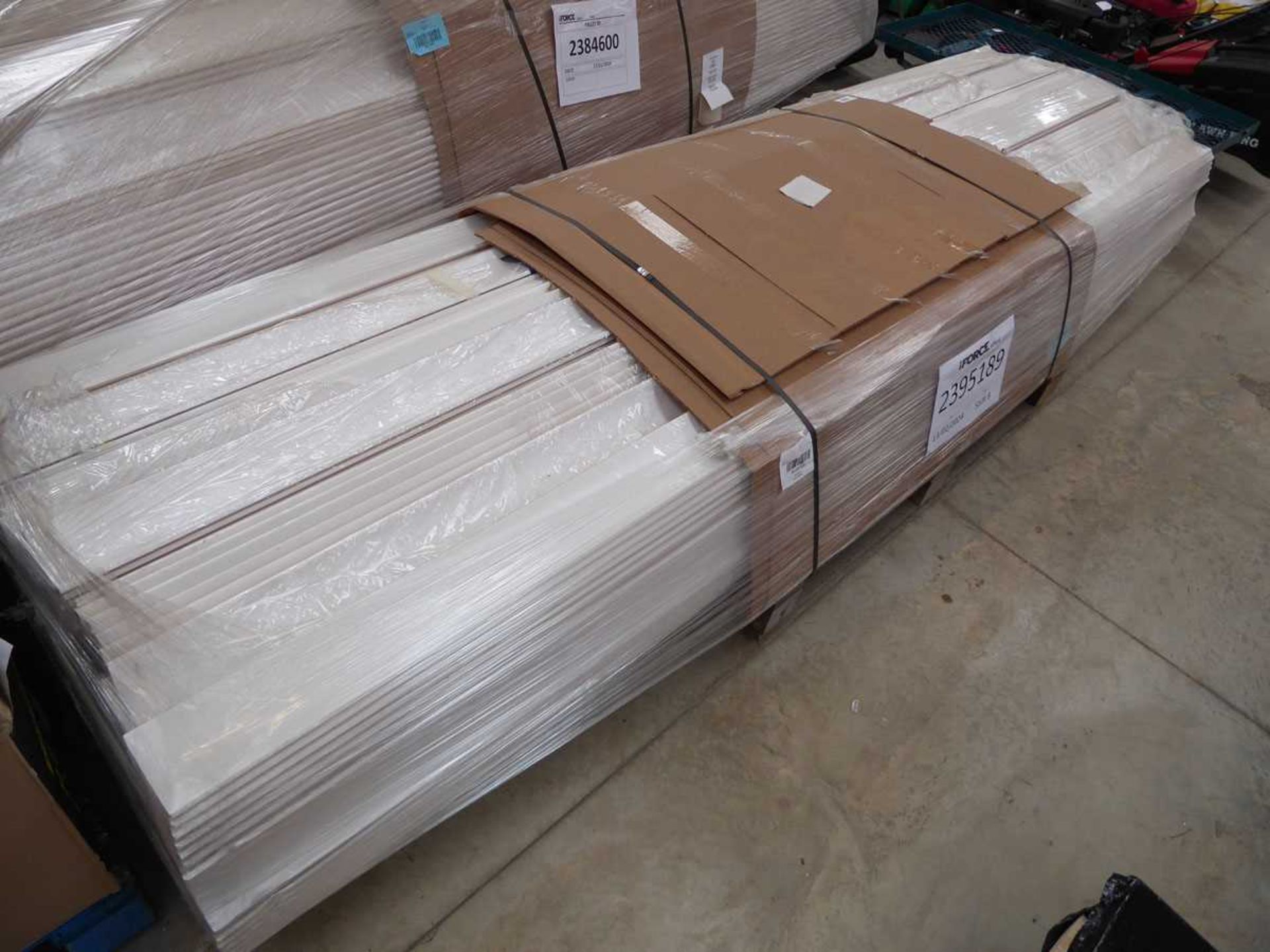 +VAT Pallet containing a large quantity of coving