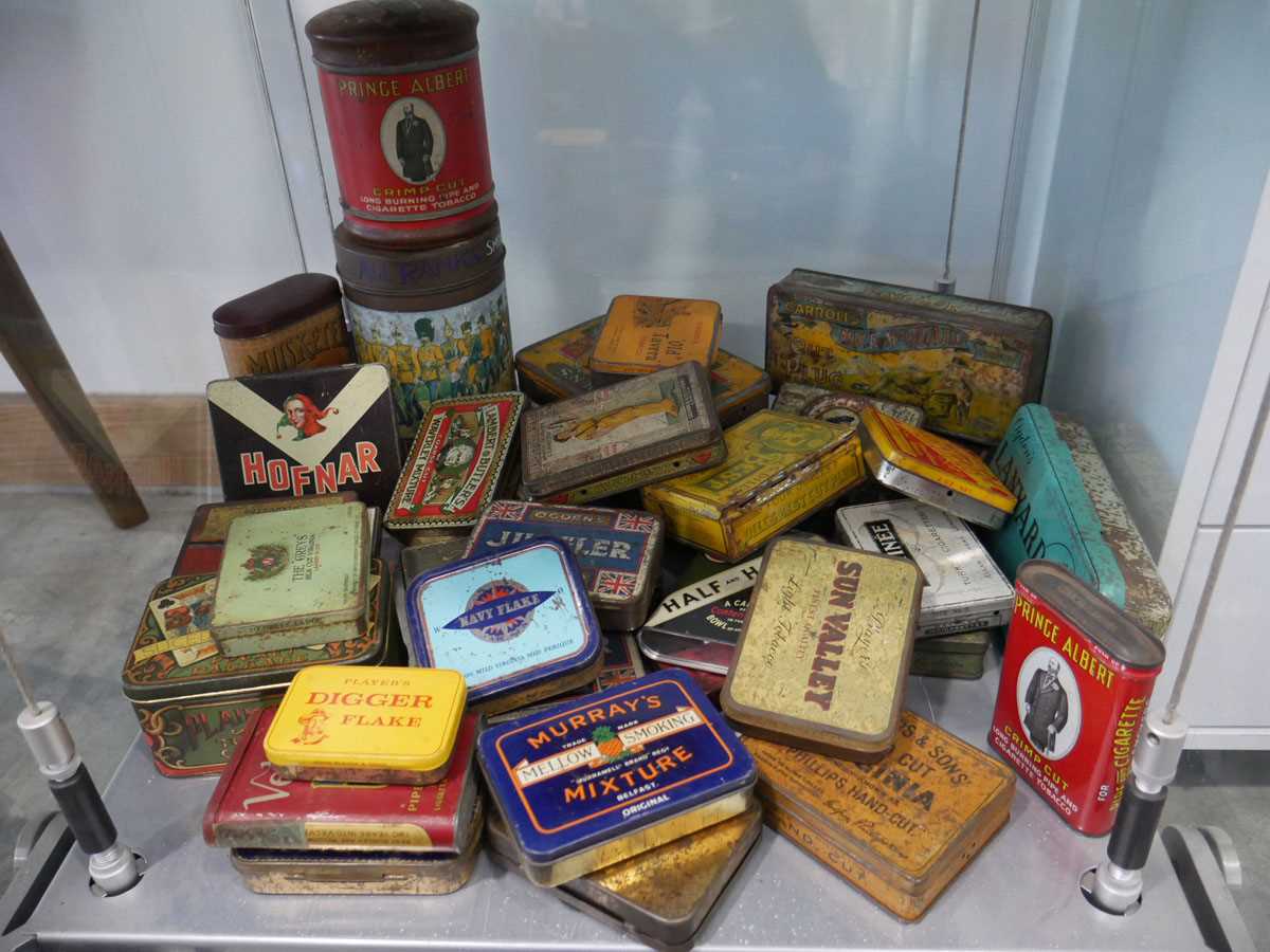 2 shelves of collectible tins, mostly tobacco - Bild 3 aus 3