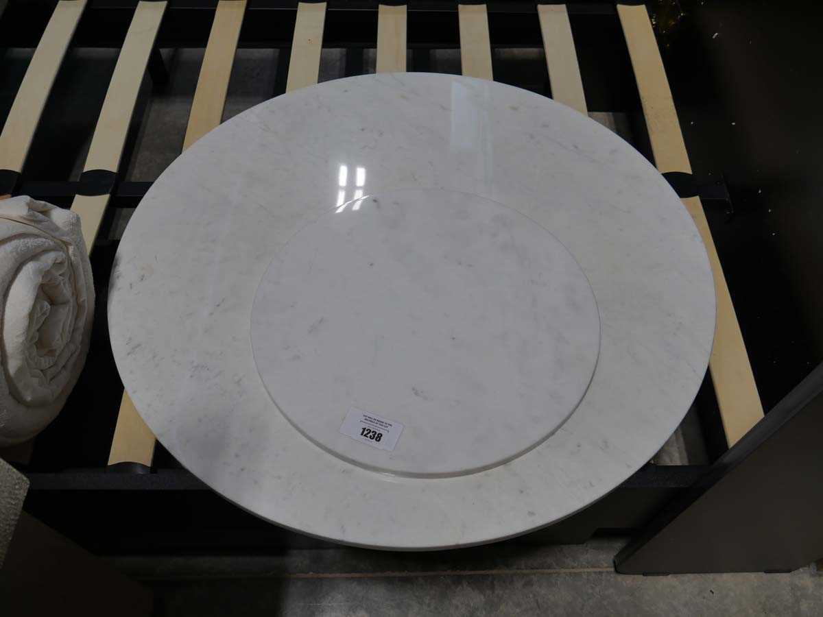 +VAT 2 circular white marble tabletop samples