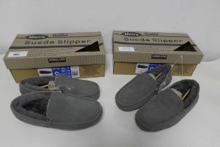 +VAT 2 boxed pairs of mens Kirkland suede slippers. Both size 8.