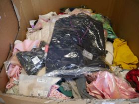 Large pallet containing mixed babies and childrens clothing