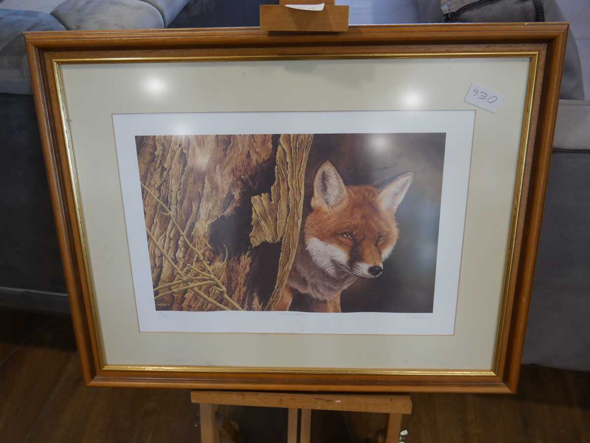 Folding artist's easel and framed and glazed print of fox (ltd. ed. no. 17/300) signed in pencil - Bild 2 aus 2