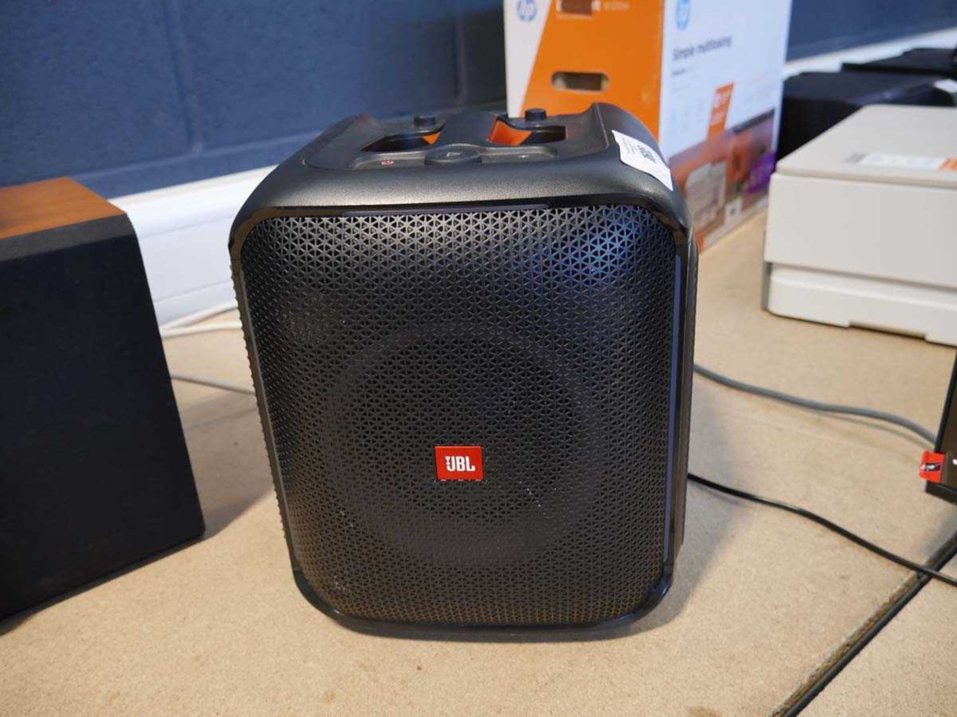 +VAT JBL Encore portable speaker