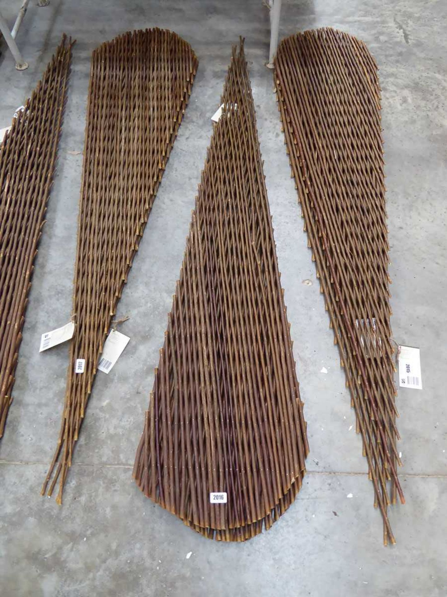 Pair of 180 x 90cm. expanding willow fan trellis panels