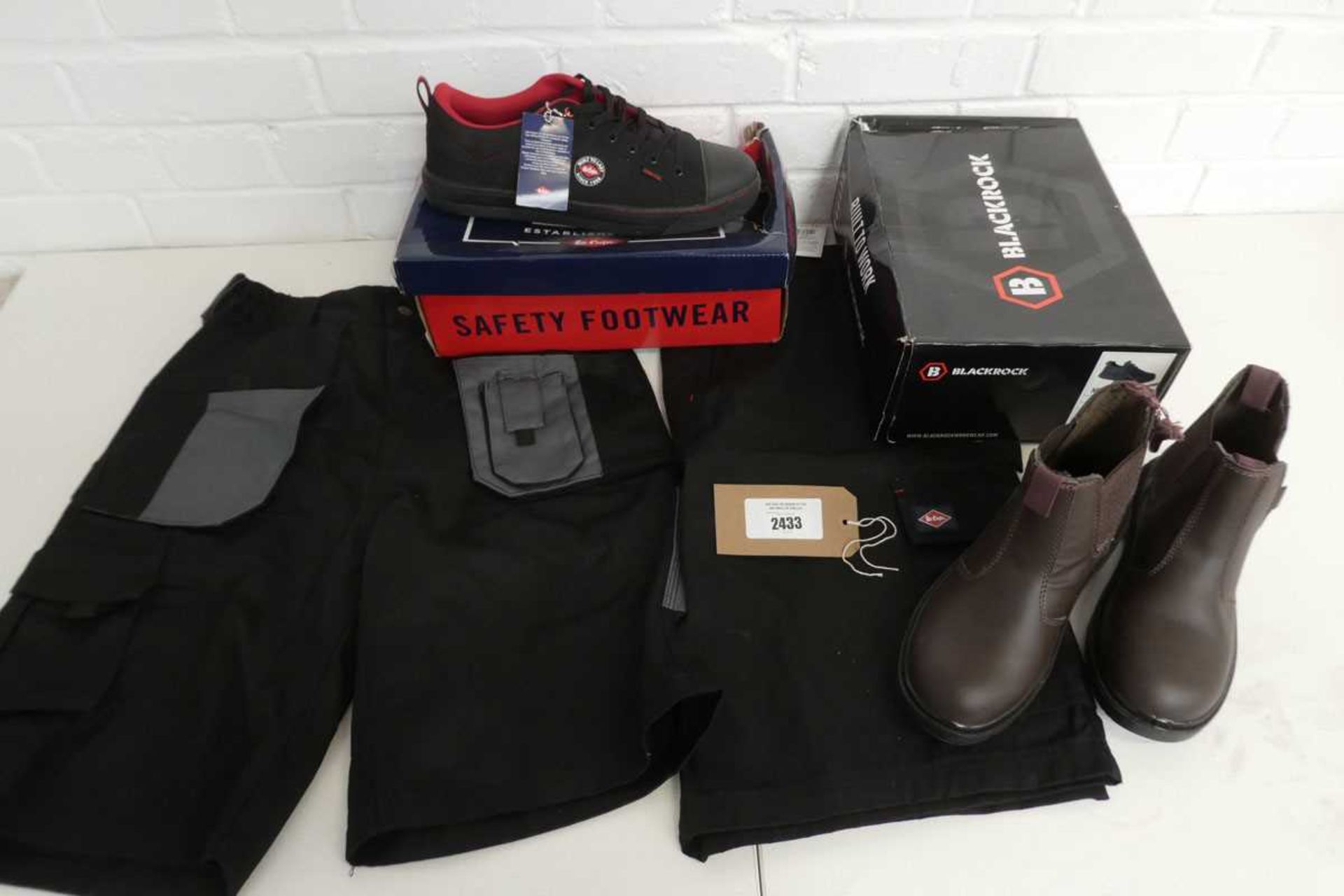 +VAT Pair of Lee Cooper black multi pocket work shorts (W40) with pair of Lee Cooper steel toe