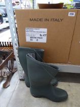 Box containing 5 pairs of green traditional half length wellington boots size UK 4