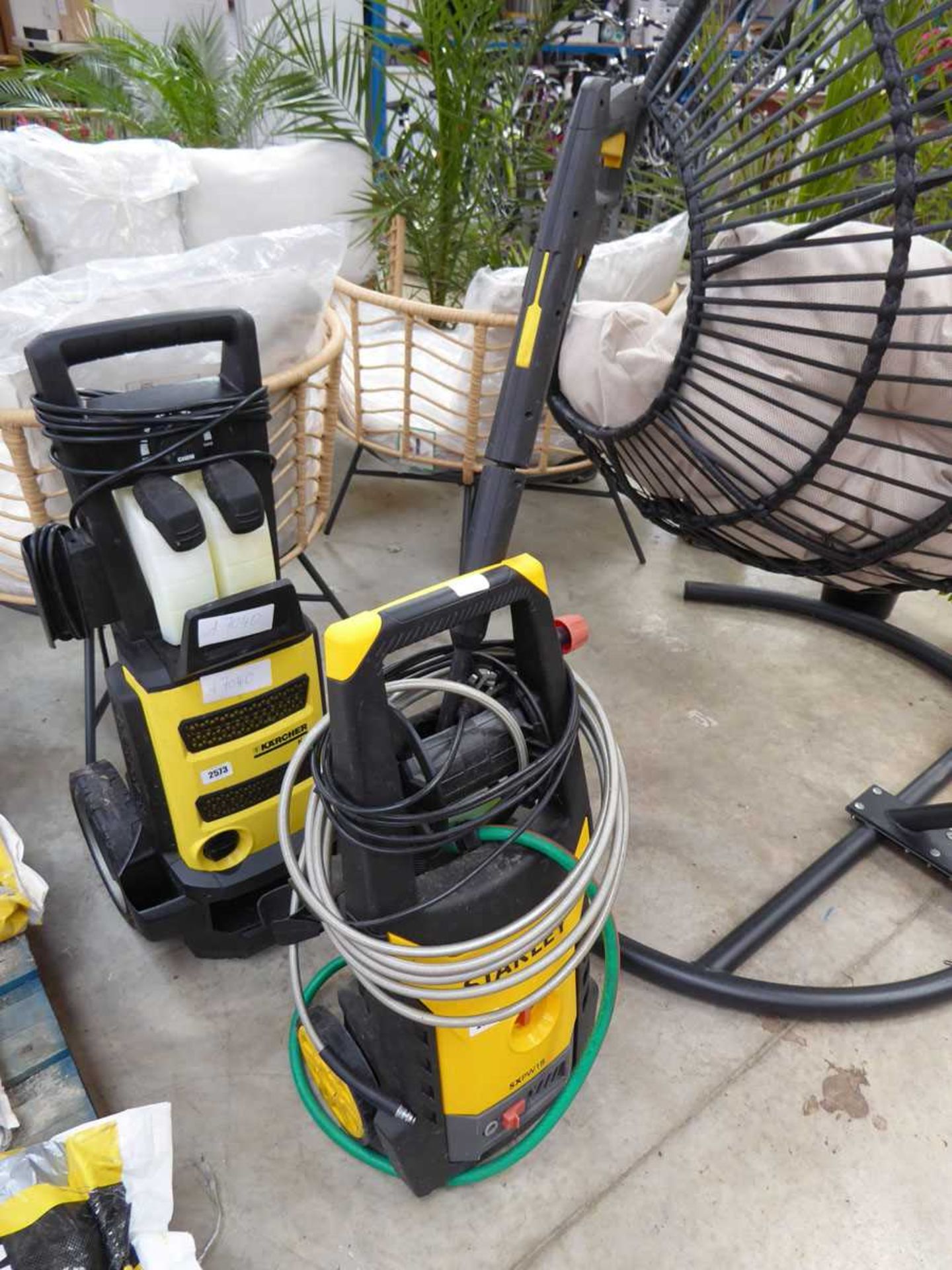 Stanley SXPW18 electric pressure washer with lance and hose