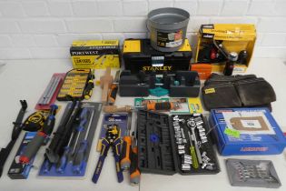 +VAT Large quantity of mixed tooling incl. Rolson smoothing and block plane, Stanley toolbelt,