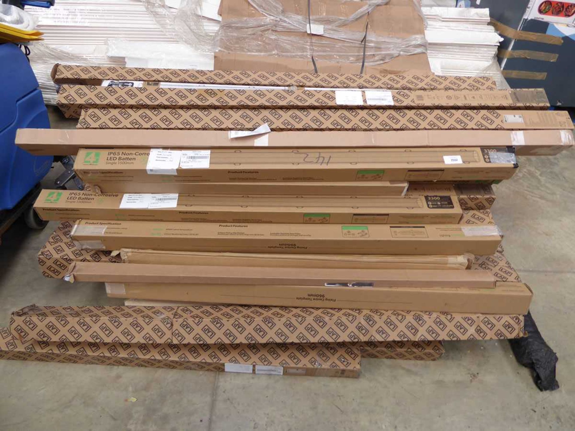 +VAT Pallet containing a large quantity of LED baton lights