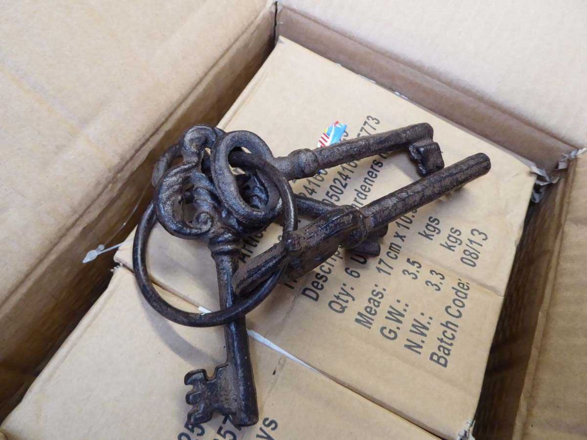 Box containing approx. 24 sets of modern reproduction cast iron gardeners keys - Image 2 of 2