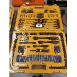 +VAT DeWalt mechanics tool chest