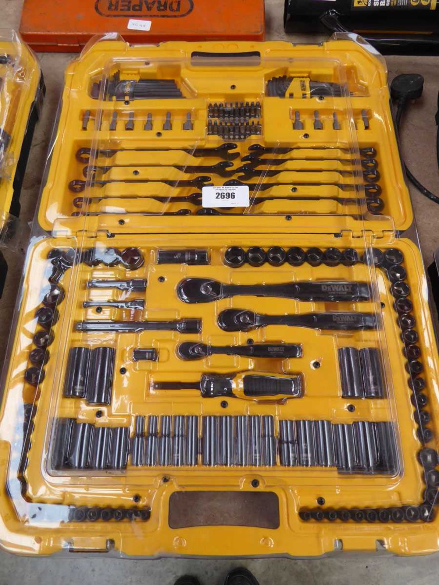 +VAT DeWalt mechanics tool chest