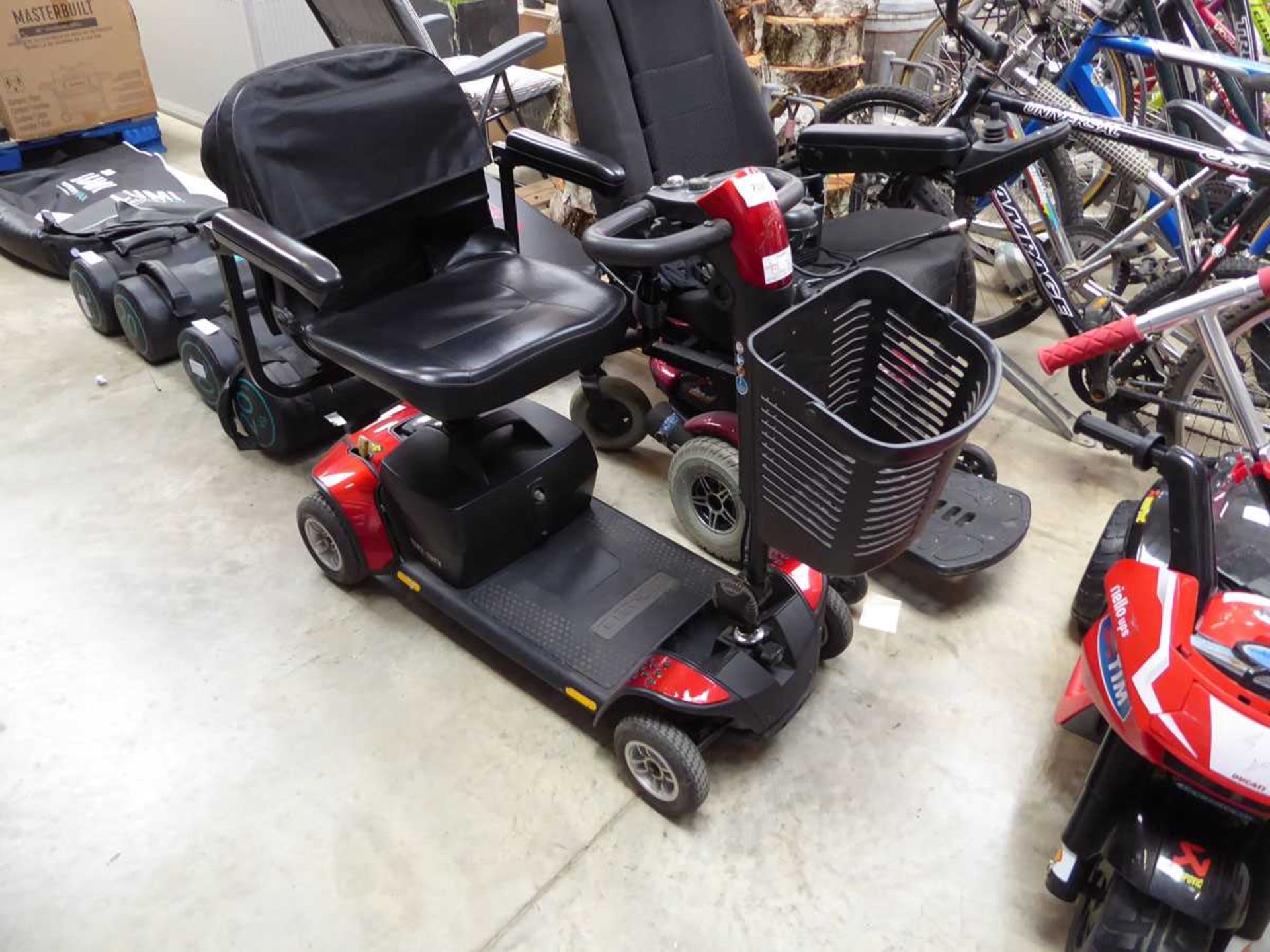 +VAT Gogo 4 wheel battery operated mobility scooter with key