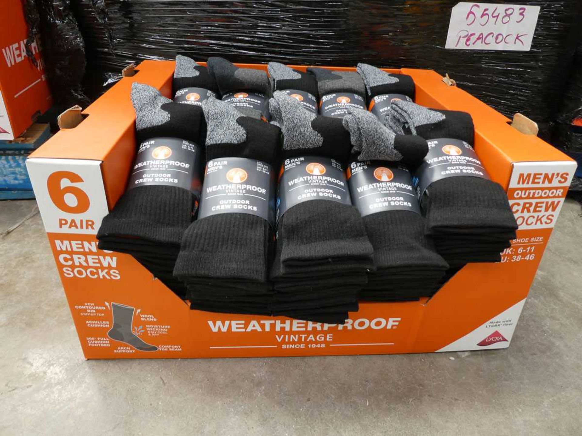 +VAT Box containing Weatherproof vintage mens outdoor crew socks