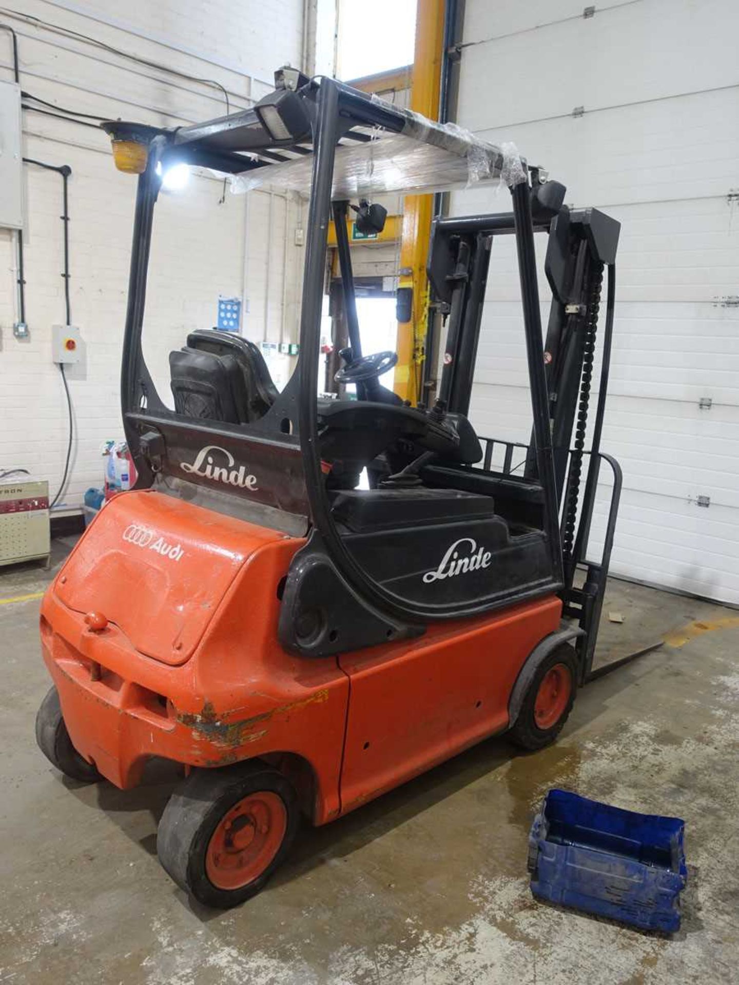 +VAT Linde E16P-02 1.6 tonne electric counterbalance forklift truck with sideshift and charger. - Image 3 of 9