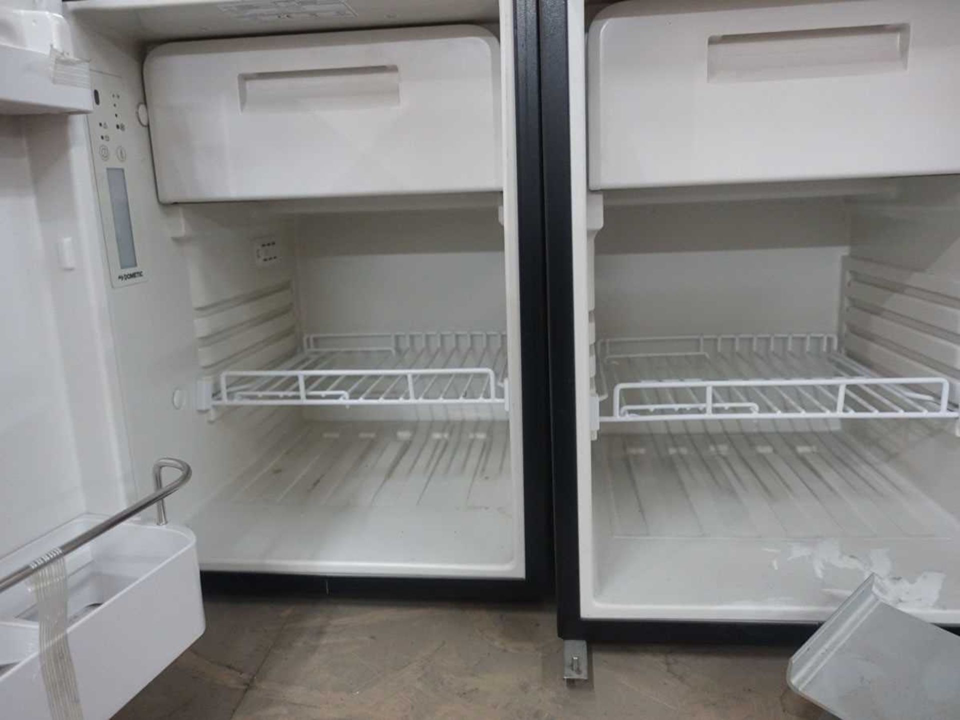 +VAT Five Sanjo refrigerators, for repairs - Image 4 of 4