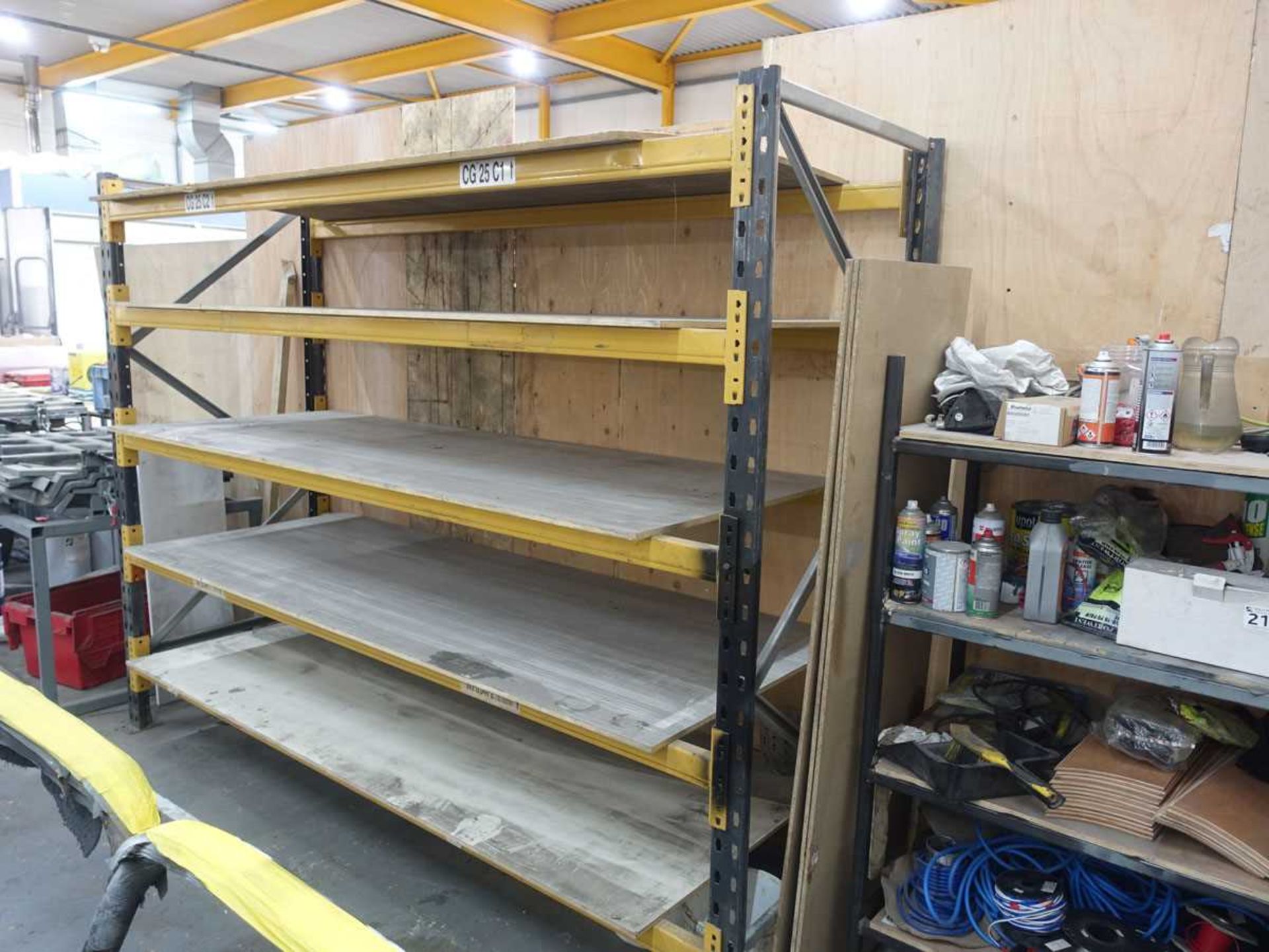 +VAT Cantilever rack, 4 shelf rack together with miscellaneous contents of cable, hose etc and a - Bild 2 aus 3