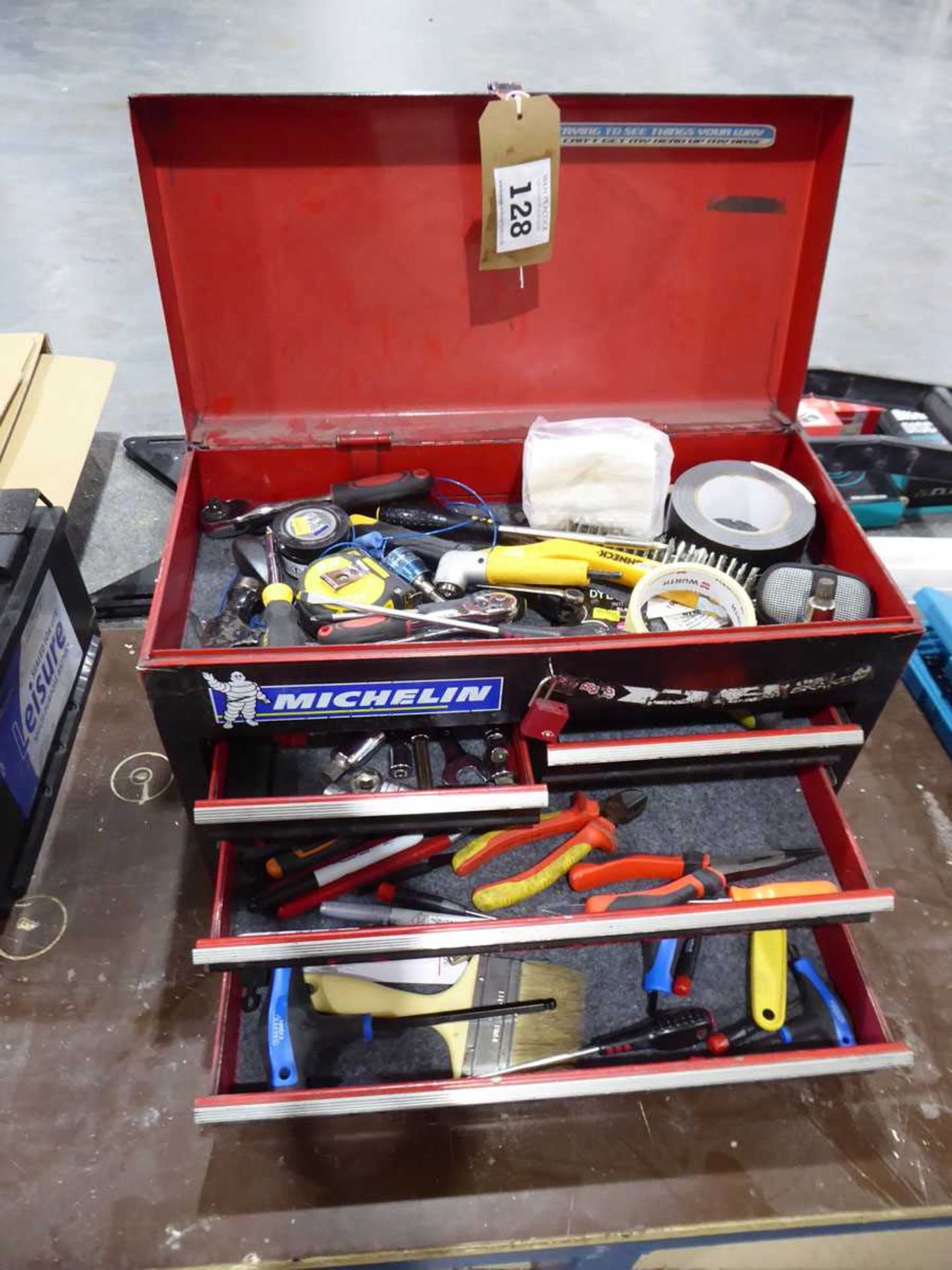 +VAT Metal tool cabinet with a range of hand tools