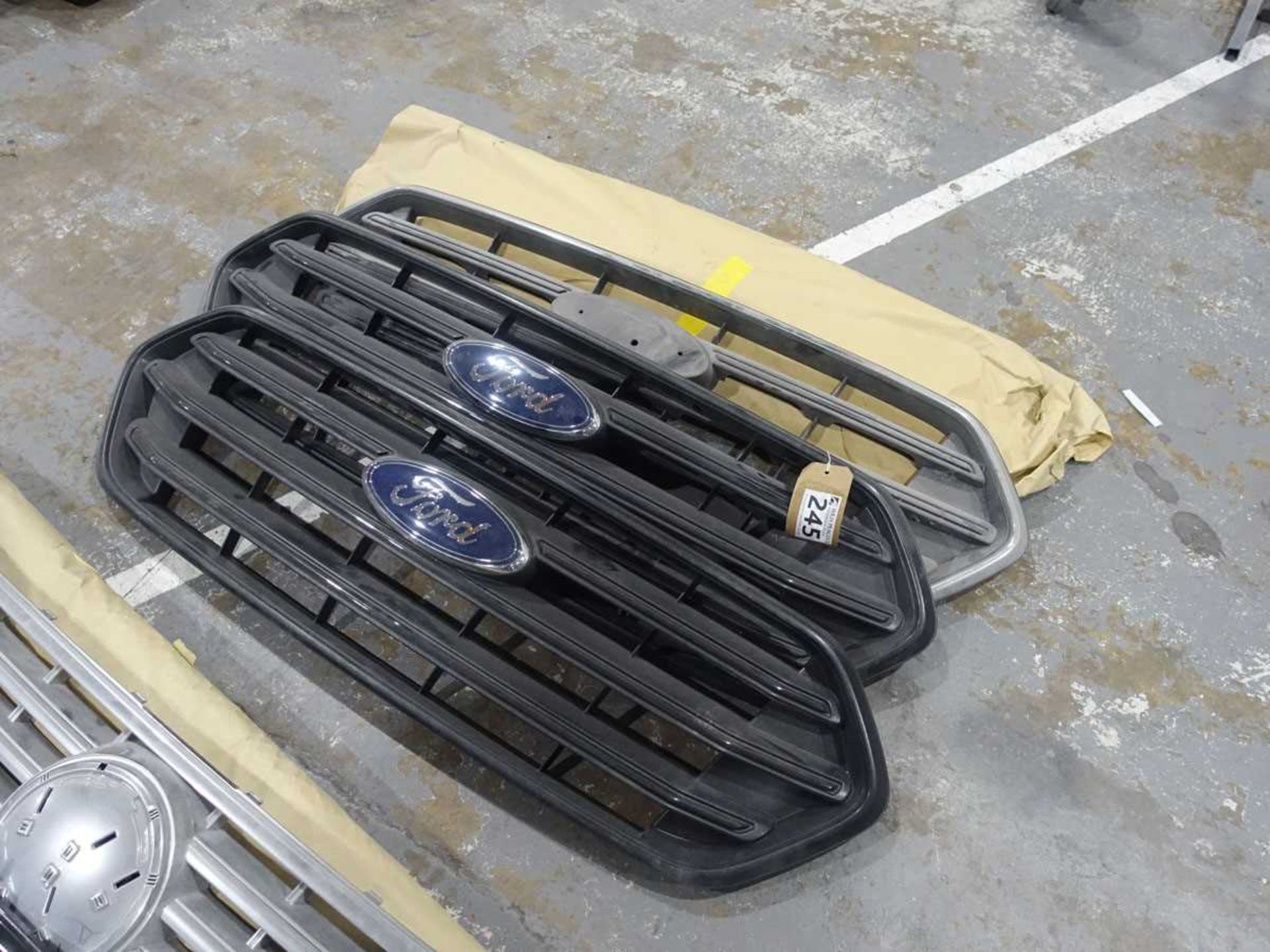 +VAT Thirteen Ford Transit and other front grills - Image 2 of 4