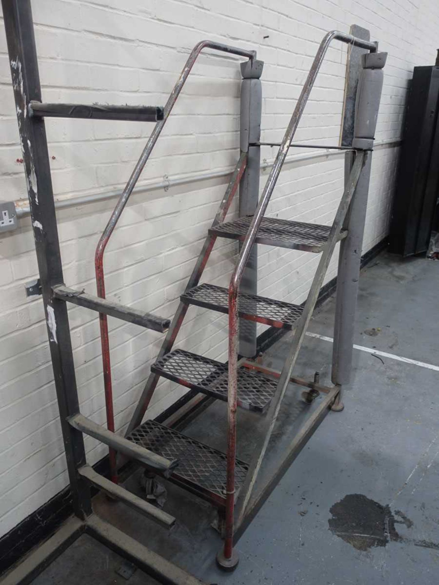 +VAT Welded steel 4 step mobile ladder - Image 2 of 2