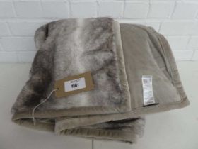 +VAT Mon Chateau luxury collection faux fur throw