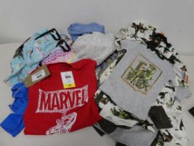 Mixed bag of childrens clothing to include clothing sets, shorts, t-shirts ect