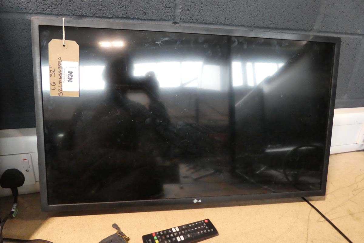 +VAT LG 32" smart TV (32LM637BPLA) with remote, no stand