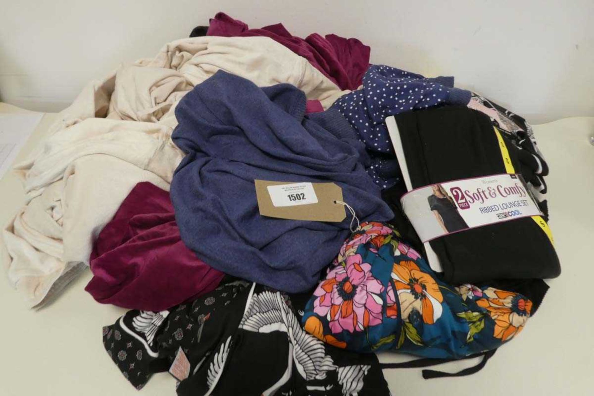 +VAT Mixed bag of ladies loungewear / pyjama sets