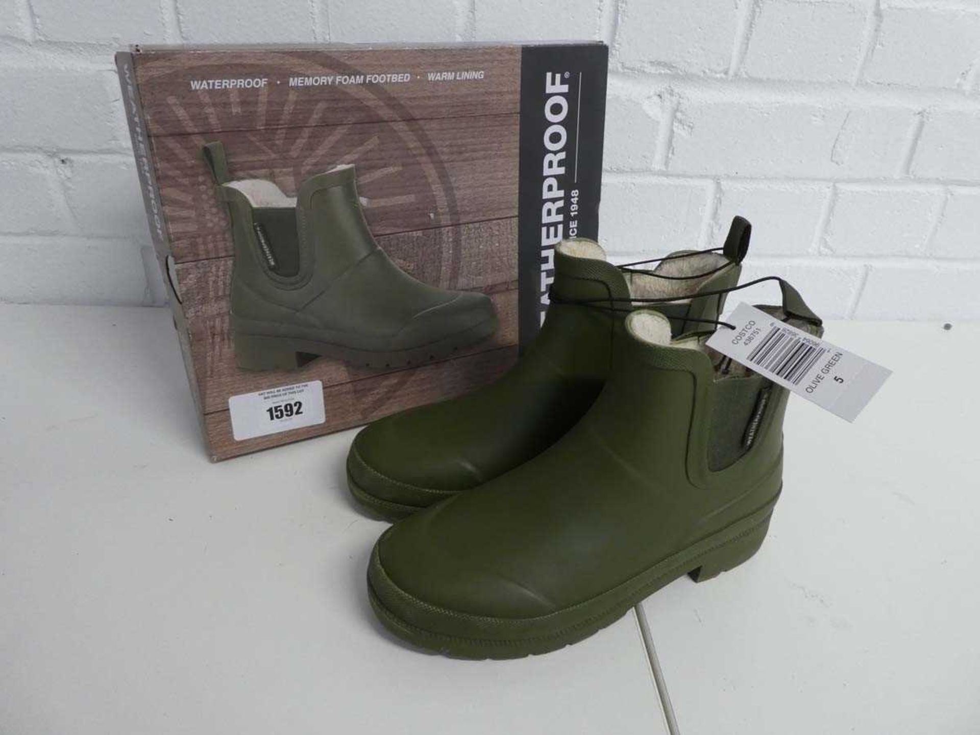 +VAT Boxed pair of ladies Weatherproof ankle wellies in green size 5