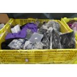 +VAT Pallet containing mixed ladies and men's clothing