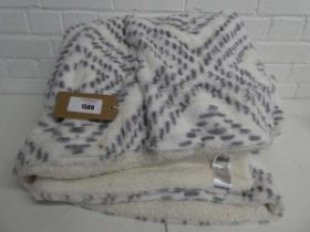 +VAT Mon Chateau luxury collection throw in grey and white