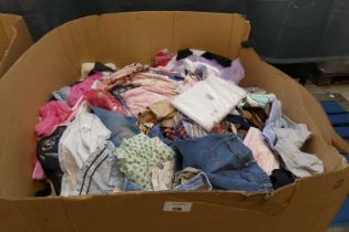 Large pallet containing mixed baby and children's clothing